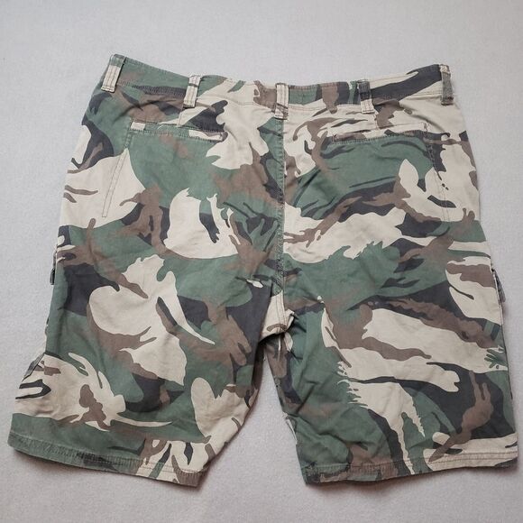 WRANGLER AUTHENTICS ▪︎ Camo Cargo Short▪︎ Pockets ▪︎ Size 42 - Picture 2 of 7